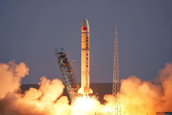 Tianlong-2 carrier rocket makes maiden flight 