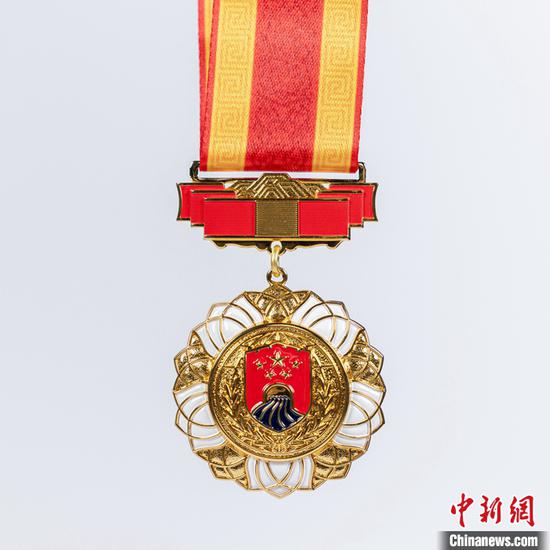 China decorates immigration administration police officers