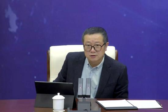 Liu Cixin talks about AI: Some anxieties but accepting it   