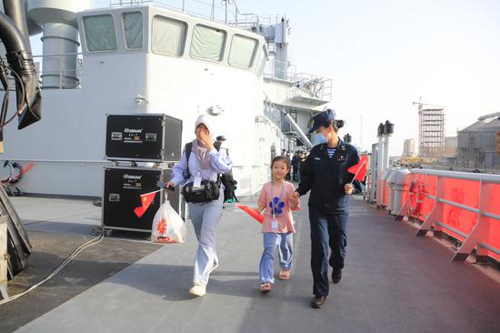 China sends navy vessels to evacuate nationals from Sudan