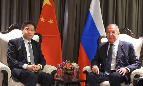 Chinese State Councilor and Foreign Minister Qin Gang met with Russian Foreign Minister Sergei Lavrov on the sidelines of the Shanghai Cooperation Organization Foreign Ministers' Meeting in Goa of India on Thursday. (Photo/ Chinese Foreign Ministry)