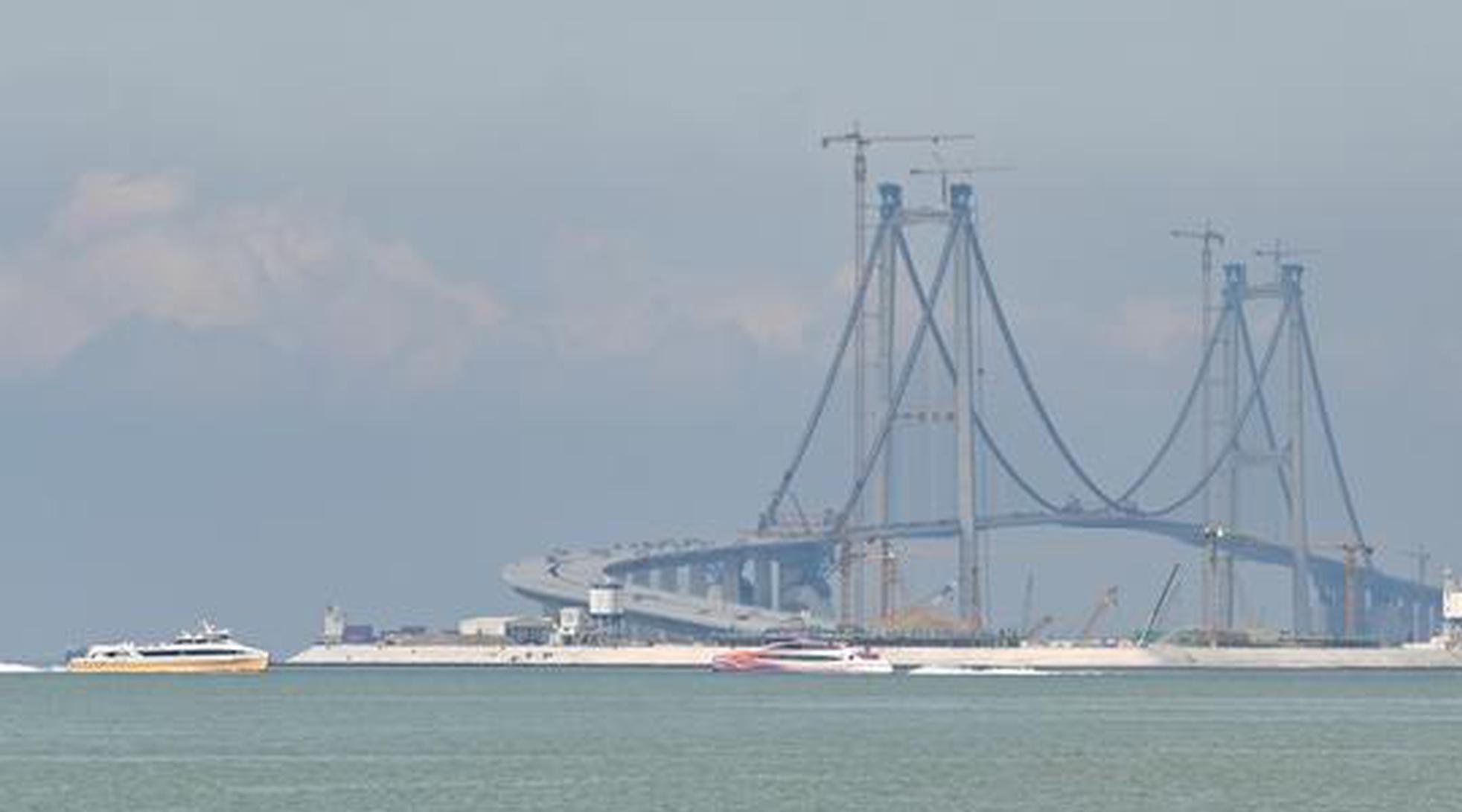 Mega undersea tunnel connected in China's Greater Bay Area