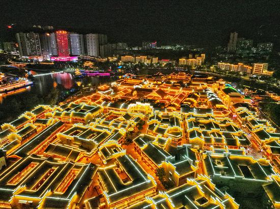 Lights illuminate historical Zhongnanmen in Guizhou