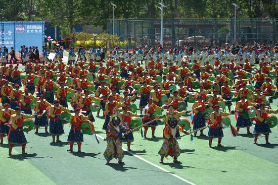 Tibet sets world record in folk dance
