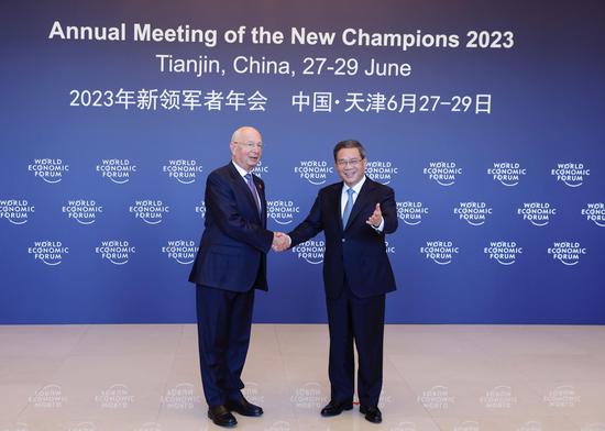 Premier Li meets with Executive Chairman of World Economic Forum