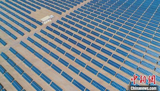 China's mega 1,000 MW photovoltaic power station connected to grid