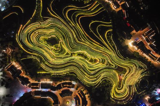 Massive light-up presents beauty of terrace fields in Guizhou