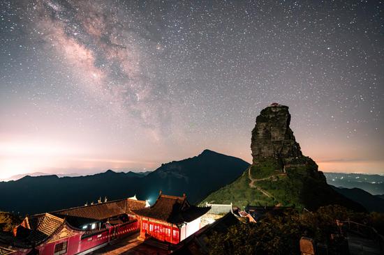 Starry night over Mount Fanjing