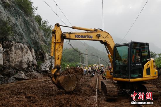 Rescue work underway in flood-hit areas of Beijing