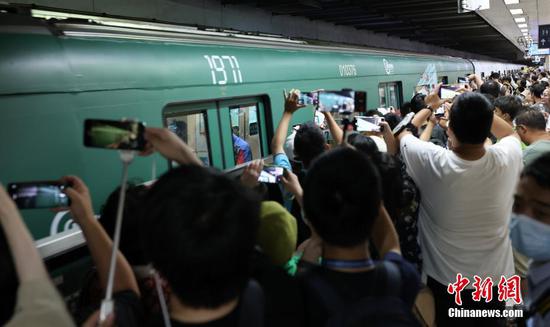 'Time-travel Train' draws visitors to Beijing