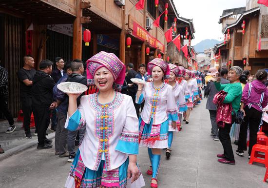 Folk festival held to celebrate harvest in Guangxi