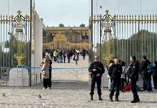 Palace of Versailles evacuated over bomb threats