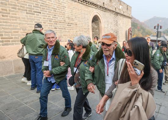 Flying Tigers veterans visit Great Wall in Beijing