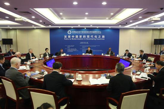 Scholars discuss the developing nations' paths towards modernization at the fourth Think Tank Forum on National Governance in Developing Countries in the Party School of the Central Committee of the Communist Party of China (China National Academy of Governance) on Nov 7. (FENG YONGBIN/CHINA DAILY)
