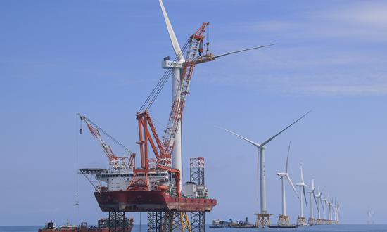 An offshore wind turbine stands in an offshore wind farm off the coast of Fujian Province. (Photo: Yang Ruoyu/GT)