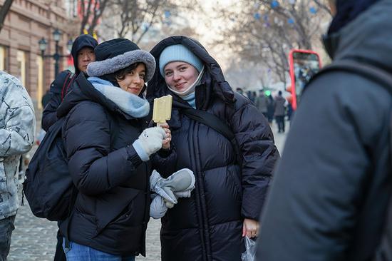 Savoring ice cream becomes a delight in winter Harbin