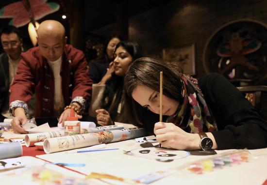 U.S. students experience charm of local culture in Chengdu