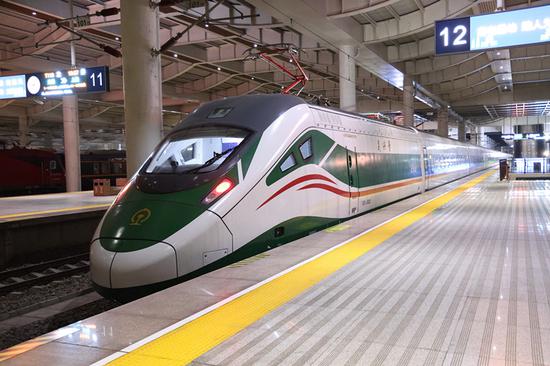 New Fuxing high-speed trains to be put into service in NW China