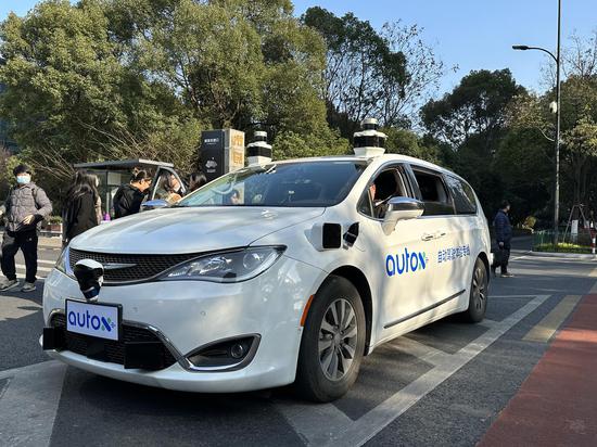RoboTaxi services start trial operation in Hangzhou