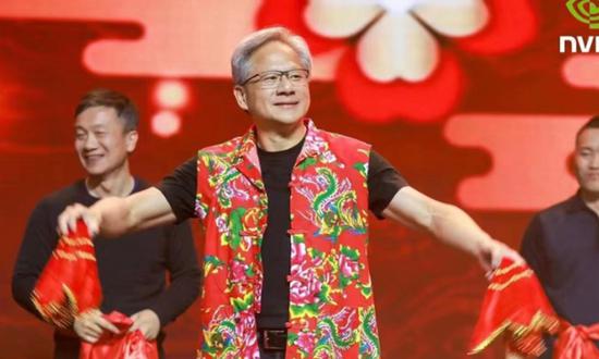 Jensen Huang,<strong></strong> president and CEO of Nvidia, dances in a Harbin-style cotton coat at a gala in Shanghai. (Photo/yicai.com)