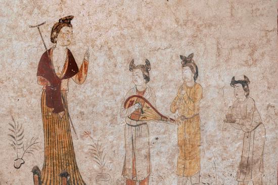 Tang Dynasty tomb murals raise eyebrows with mysterious 'victory sign'