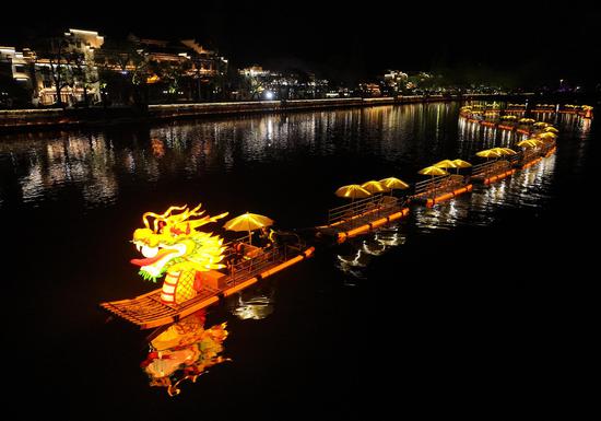 200-meter-long dragon boat rafts on river
