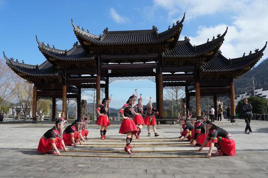 Women of She ethnic group dress up to welcome Lunar New Year in Zhejiang