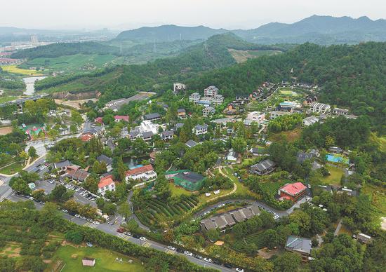 A panoramic view of the Xiao Yin Half-day Village in Anji, Zhejiang province. (Photo provided to chinadaily.com.cn)