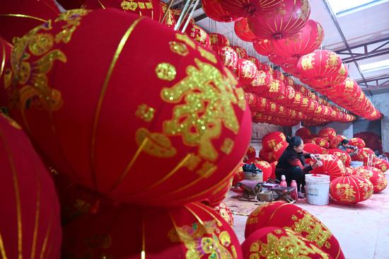 Lantern making thrives in Hebei ahead of Chinese New Year