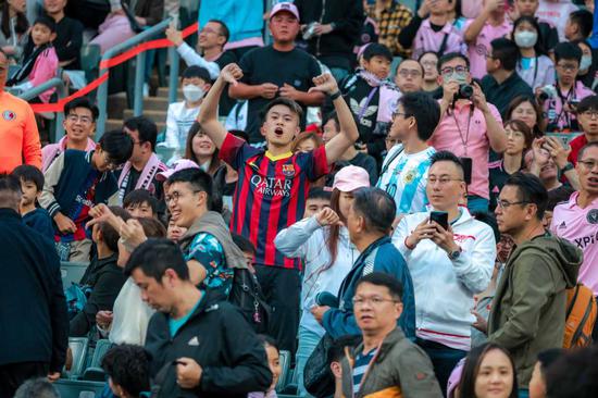 Fans react during the friendly soccer match between the Hong Kong Team and US Inter Miami CF at the Hong Kong Stadium in Hong Kong, after superstar Lionel Messi sat on the bench throughout the whole game on Feb 4, 2024. (Photo by ANDY CHONG/CHINA DAILY)