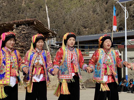 People celebrate Tibetan new year with folk dance