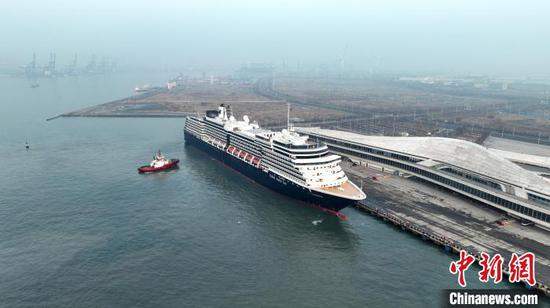 Zuiderdam cruise ship operated by the Holland America Line docks at Tianjin International Cruise Port,<strong></strong> March 11, 2024. (Photo/China News Service)