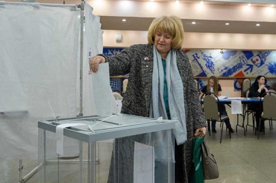 Russia begins voting to pick next president