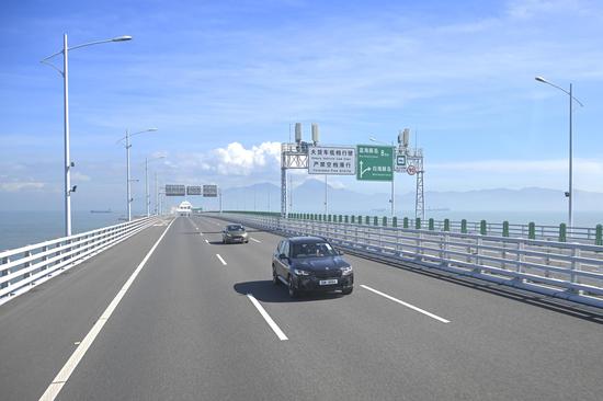 2 mln private vehicles pass through Hong Kong-Zhuhai-Macao Bridge