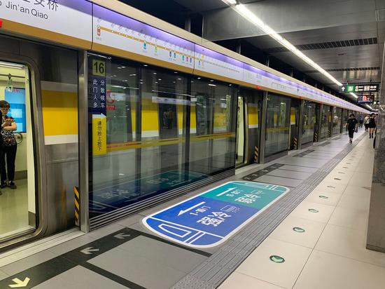 Beijing subway acts to help tourists translate