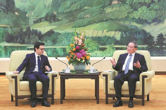 Premier Li Qiang (right) meets on Monday with French Minister for Europe and Foreign Affairs Stephane Sejourne at the Great Hall of the People in Beijing. (WANG ZHUANGFEI/CHINA DAILY)