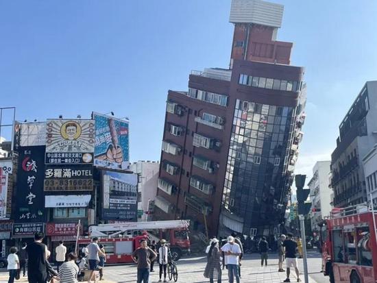 7.3-magnitude earthquake kills 4, traps 77 in Taiwan