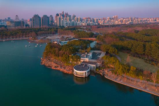 Shanghai prepares to open parks, green spaces 24 hours a day