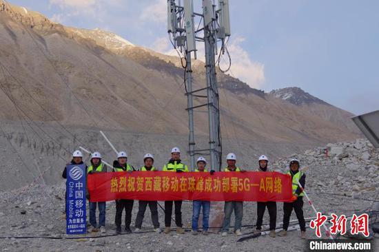 China Mobile launched its first 5G-A (5G Advanced) station on Mount Qomolangma in southwest China's Xizang Autonomous Region, April 24, 2024. (Photo/China News Service)