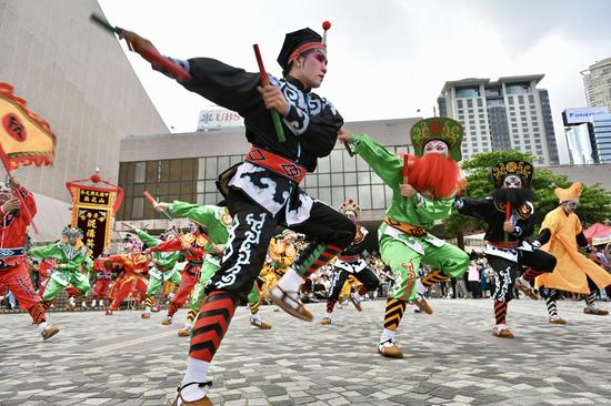 Traditional Yingge folk dance staged in Hong Kong