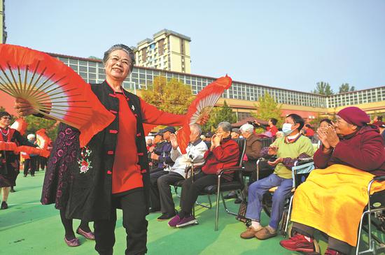 China continues to improve social insurance system