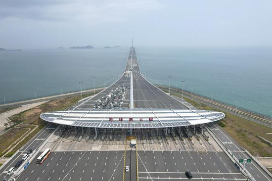Hong Kong-Zhuhai-Macao Bridge receives over 10 mln passenger trips