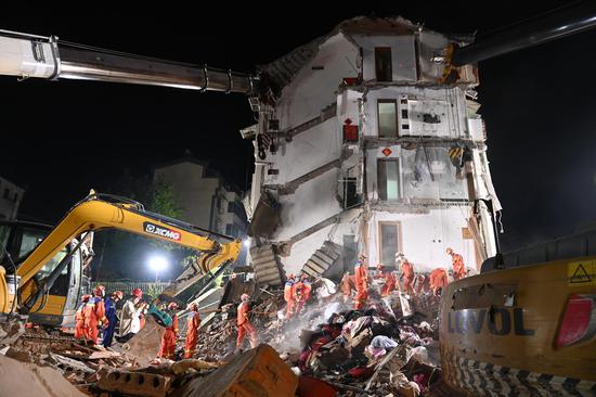 4 killed in residential building collapse in E China