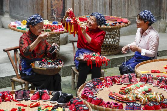 Huizhou sachets reflect festive tradition in E China
