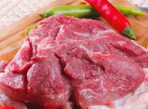 China launches anti-dumping probe into EU pork