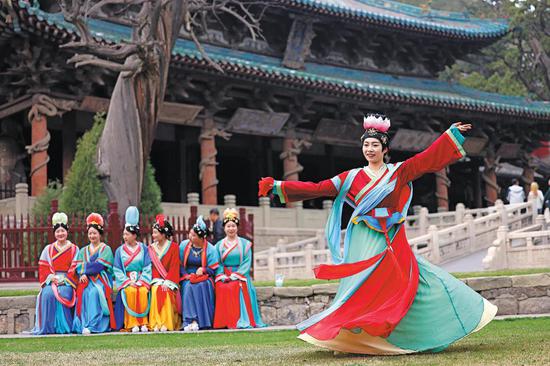 A dancer in traditional costume performs at the Jinci Temple Museum in Taiyuan, the capital of Shanxi province, in March. (Photo: China Daily/Zhu Xingxin)