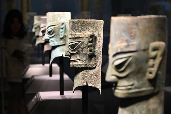 Cultural relics from Sanxingdui Ruins attract visitors in Beijing