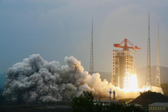 China's modified Long March rocket sends satellite group into space