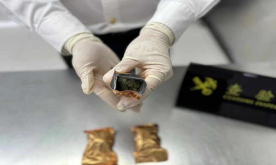 Shenzhen customs seizes 20.74 grams of marijuana concealed in passenger's pants