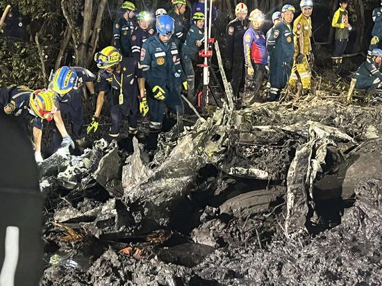 Plane carrying 9 people crashes in Thailand